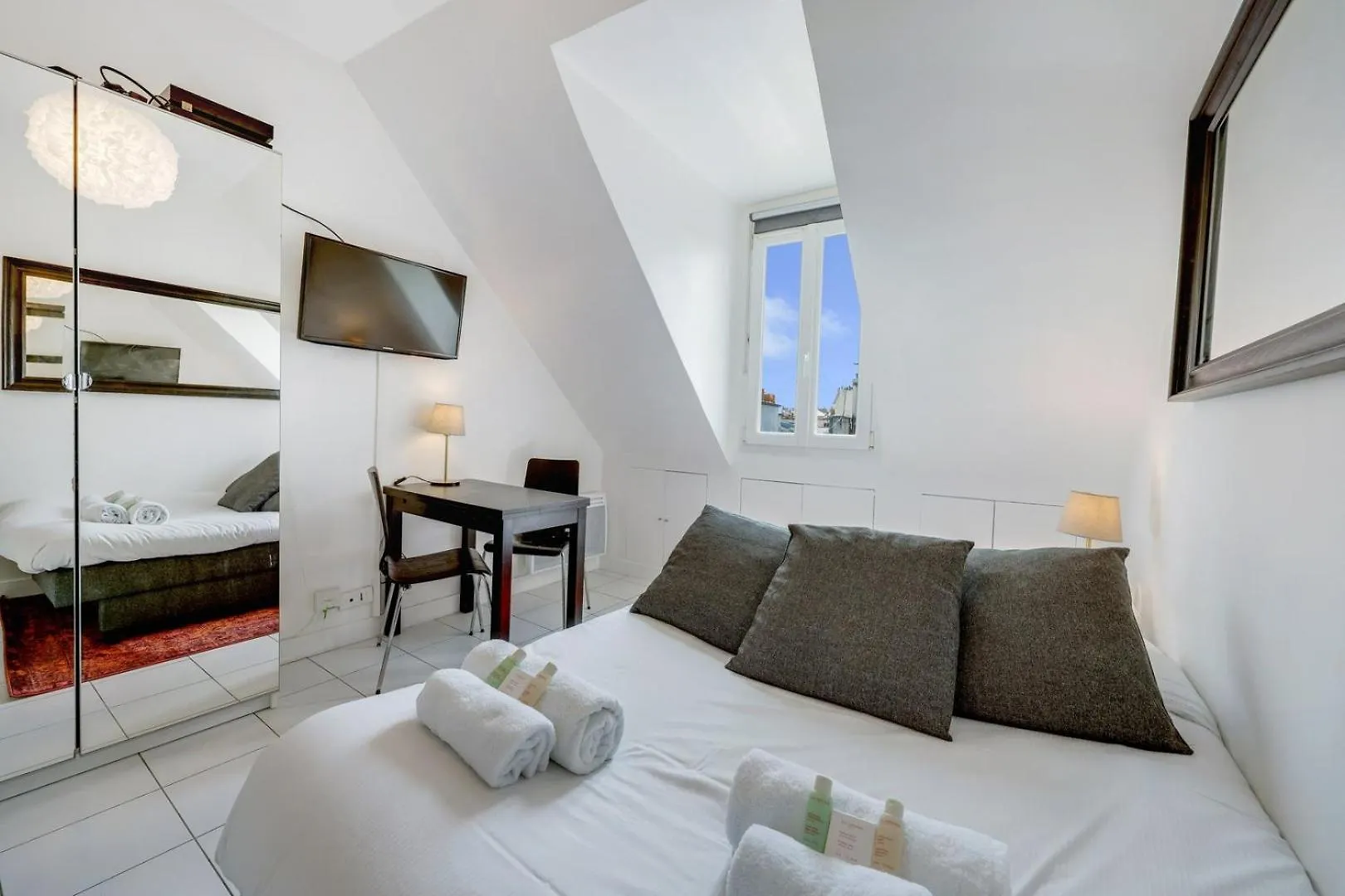 Paris Marais Rosiers Apartment France